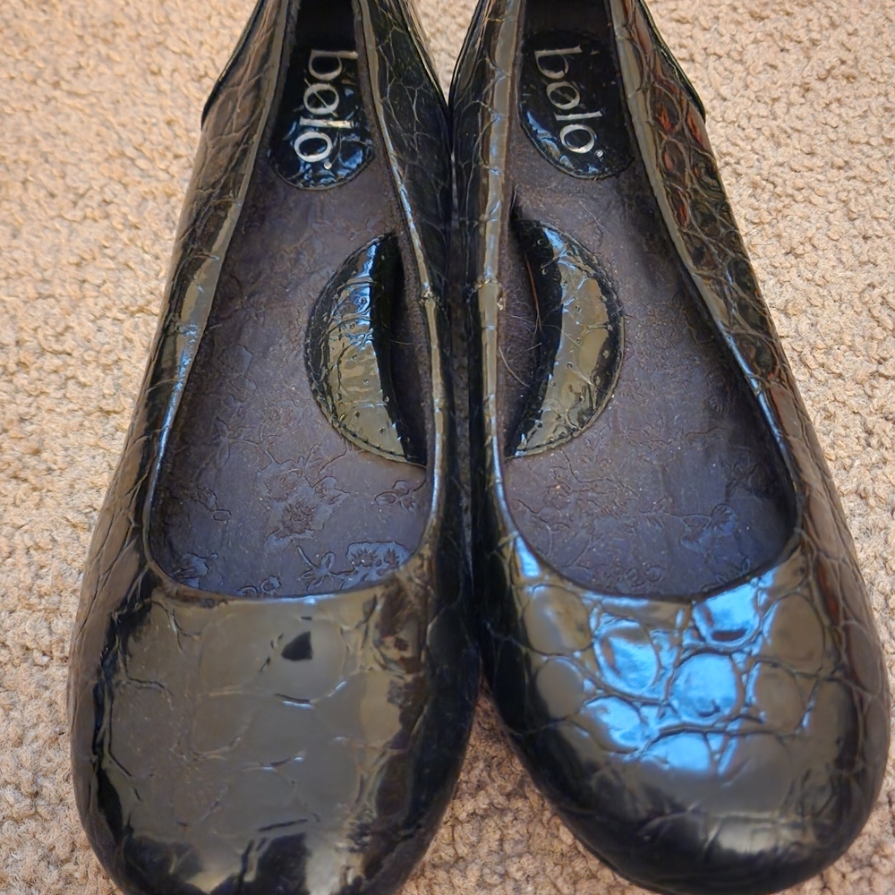 Black Patent Leather Flats with Decorative Toe